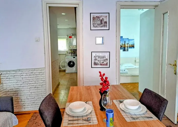 Luxury Piata Romana Апартаменти